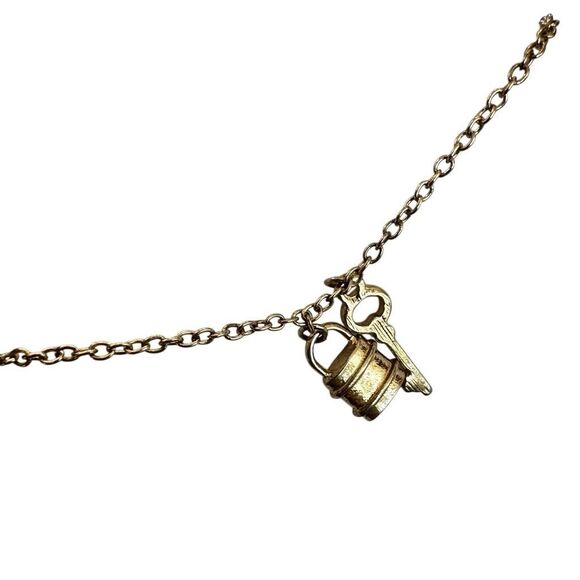 Gold tone lock and key charm chain bracelet - Picture 5 of 7